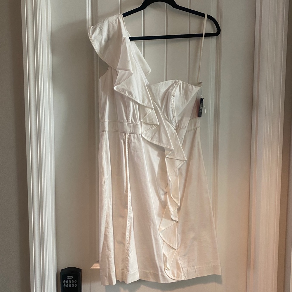 NWT Vince Camuto one shoulder white dress Size 14